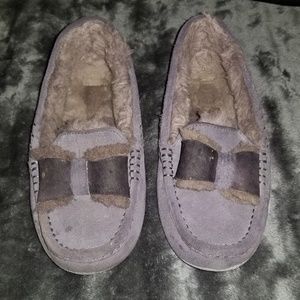 UGG GRAY SUEDE SLIPPERS WOMEN SIZE 6 MOCCASIN